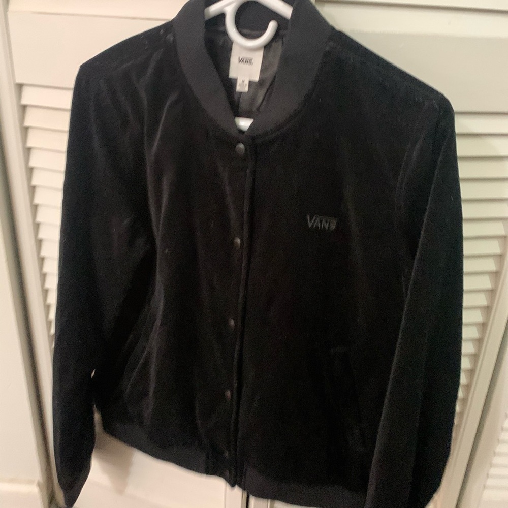 Ladies Vans velour black!! Never been worn just been hanging in my closet $25